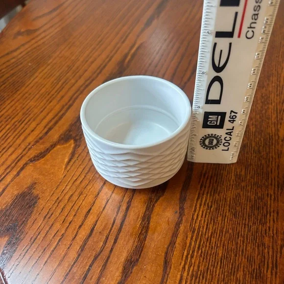 White Textured Ceramic Planter - Picture 5 of 6